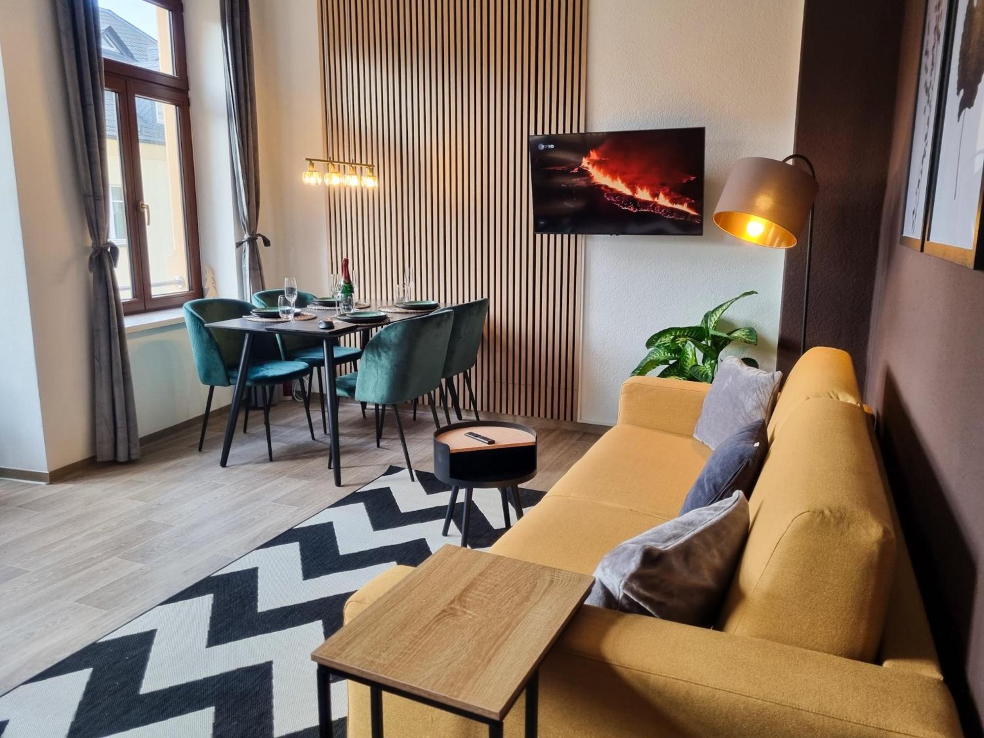 Maremar - Design Maisonette Altstadt - 4 Pers - 57Qm - Luxus Boxspringbett - Kueche - Arbeitsplatz - Privater Parkplatz Greiz Kültér fotó