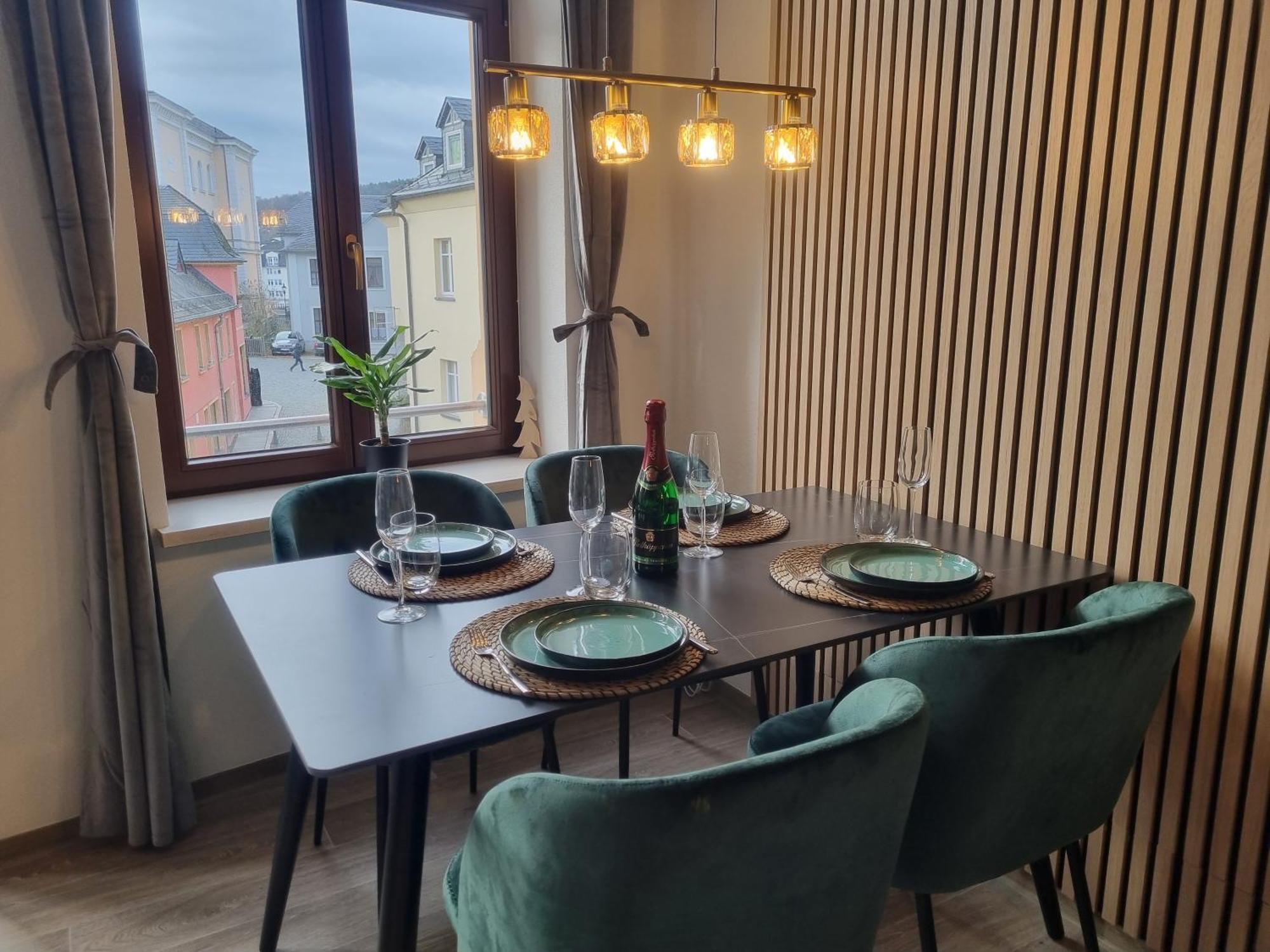 Maremar - Design Maisonette Altstadt - 4 Pers - 57Qm - Luxus Boxspringbett - Kueche - Arbeitsplatz - Privater Parkplatz Greiz Kültér fotó